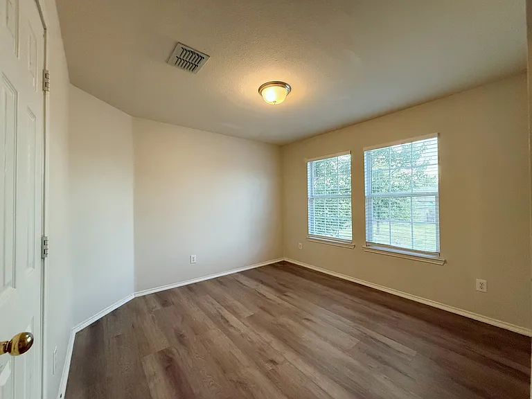 1916 Silver Leaf Dr — Photo 45