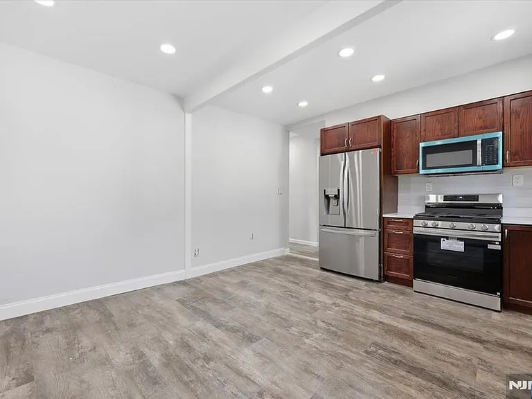 90 Dewitt Pl — Photo 6
