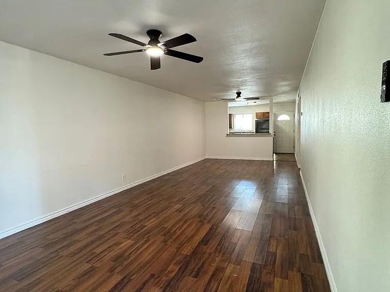 10115 Sahara St — Photo 3
