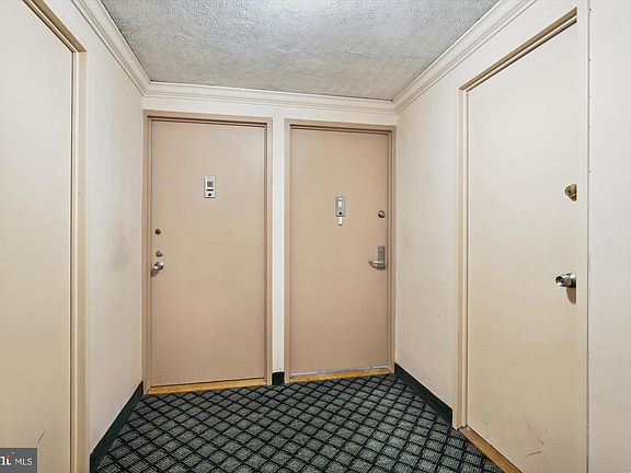 3rd image of 10201 Grosvenor Pl APT 510
