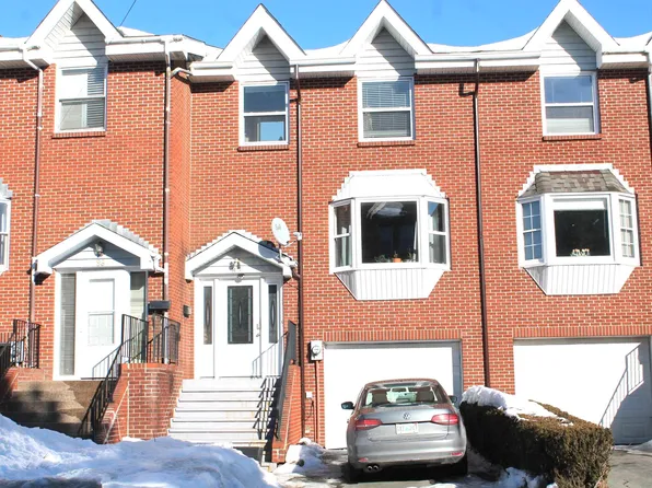 87 Lincoln Cross, Halifax, NS B3M 3S6