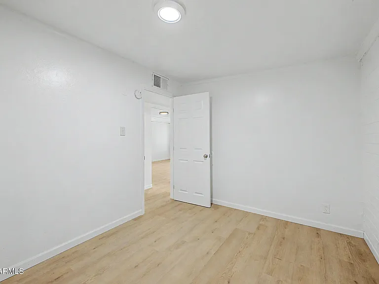 2038 E Lemon St — Photo 16