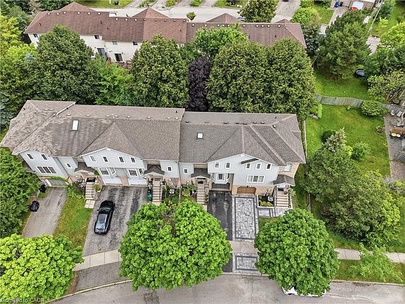 3rd image of 692 Grange Cres