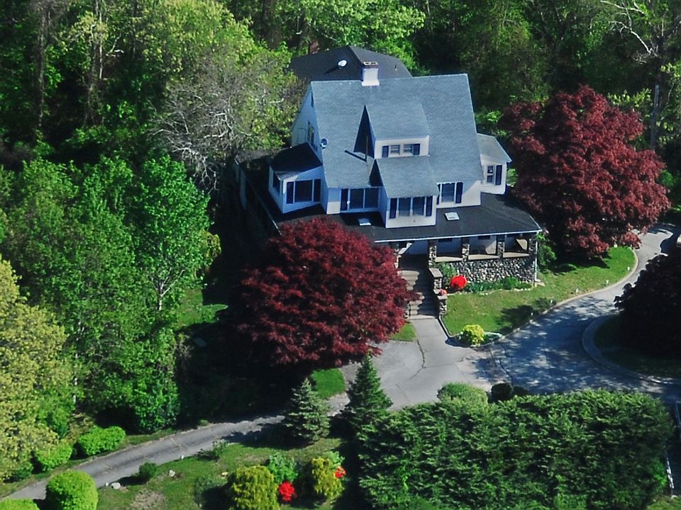 2nd image of 212 Shore Rd