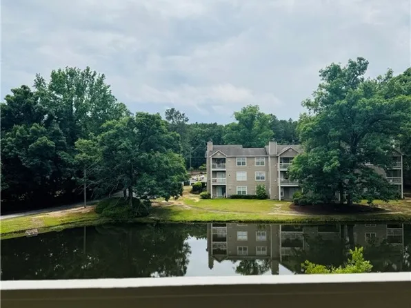661 Bartons Landing Pl APT 9, Fayetteville, NC 28314