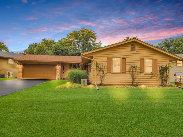 541 S 14th St, St Charles, IL 60174