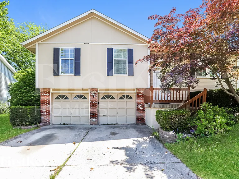 211 Apple Blossom Ln — Photo 1