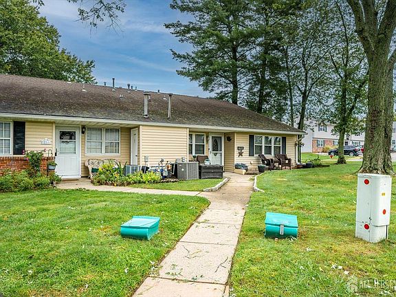 3rd image of 23 Nevada Ct