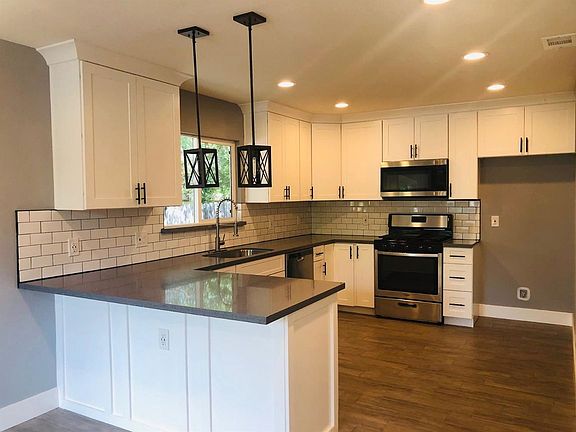 3rd image of 7414 Carella Dr