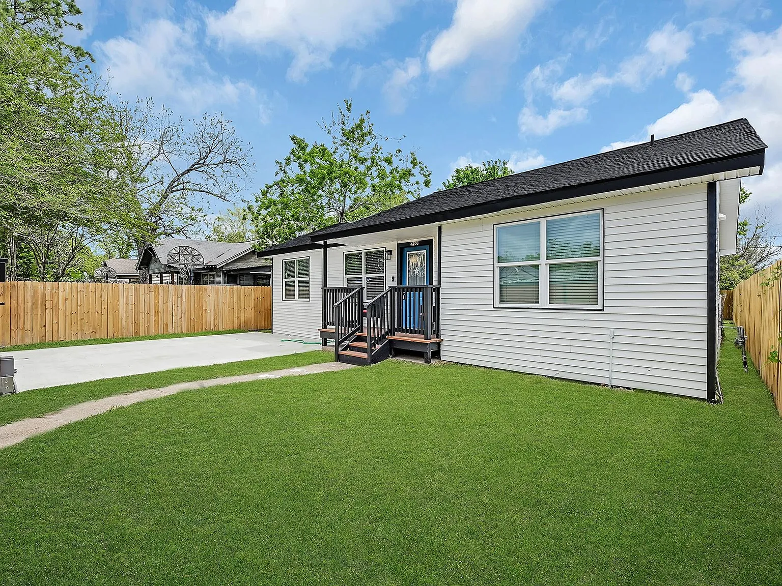 3 bed, 2.0 bath, 1246 sqft, $5,000 — Photo 3