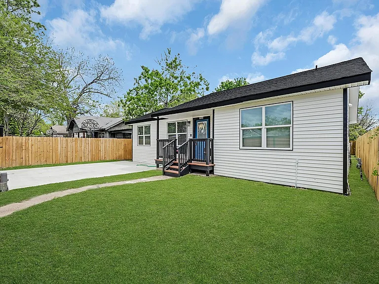 4406 Edison St — Photo 3