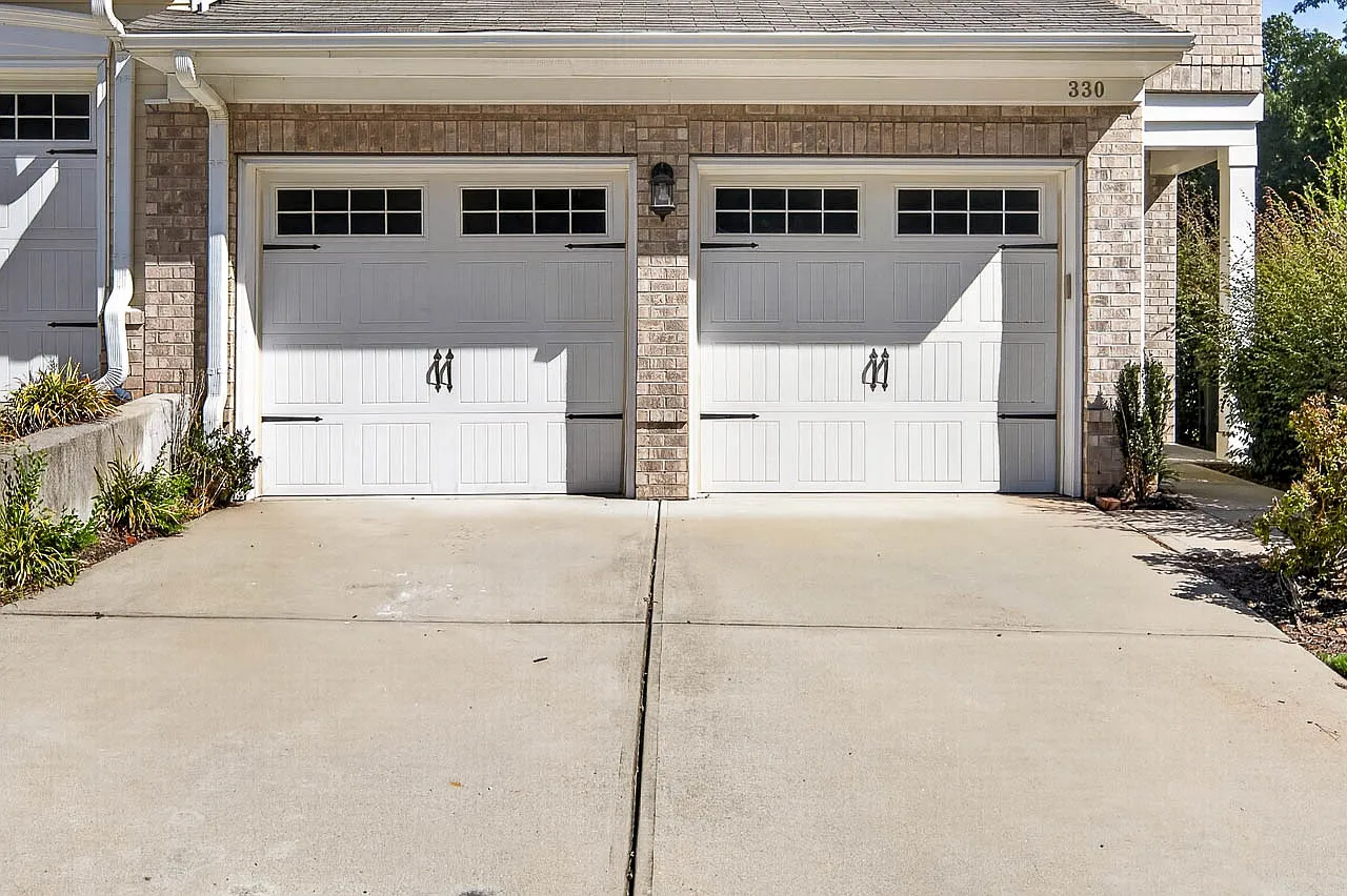4 bed, 2.5 bath, 2000 sqft, $2,200 — Photo 3