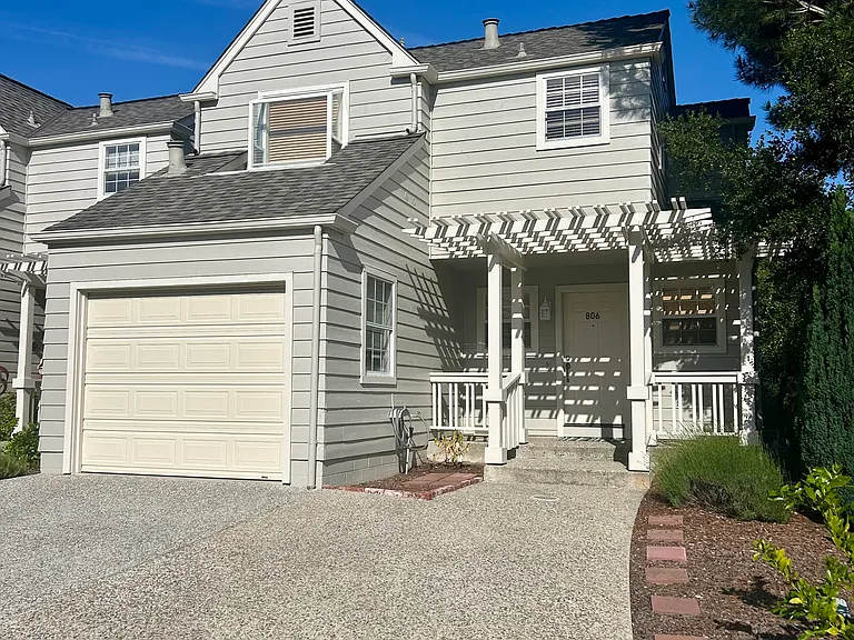 806 Isbel Ct — Photo 2