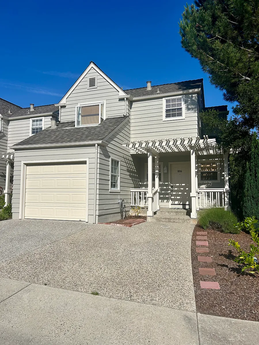 Building Photo - 806 Isbel Ct
