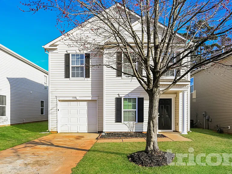 7242 Fox Point Dr — Photo 1