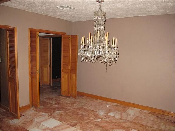 4th image of 3411 Charriton Dr