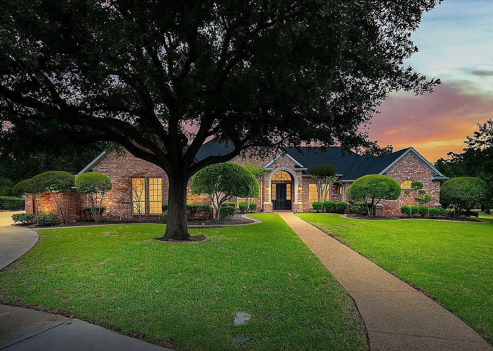 1st image of 104 Bluebonnet Cir