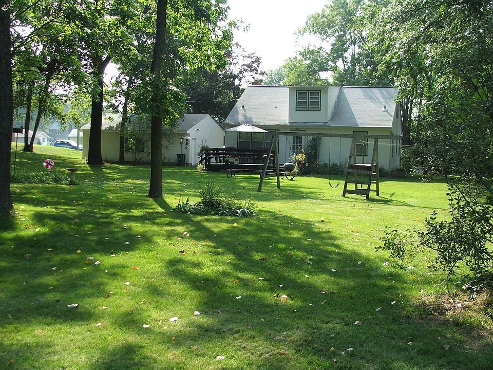 Fabulous 1 Acre Yard