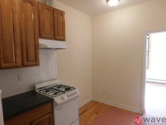 Rented by Wave Real Estate Group | media 26