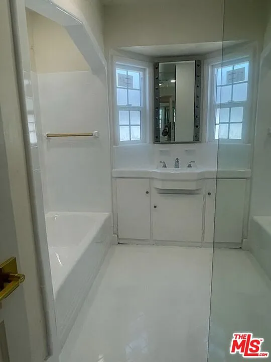 2 bed, 2.0 bath, 1713 sqft, $6,800 — Photo 4