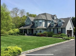 20 Manorage Rd, Manorville, NY 11949