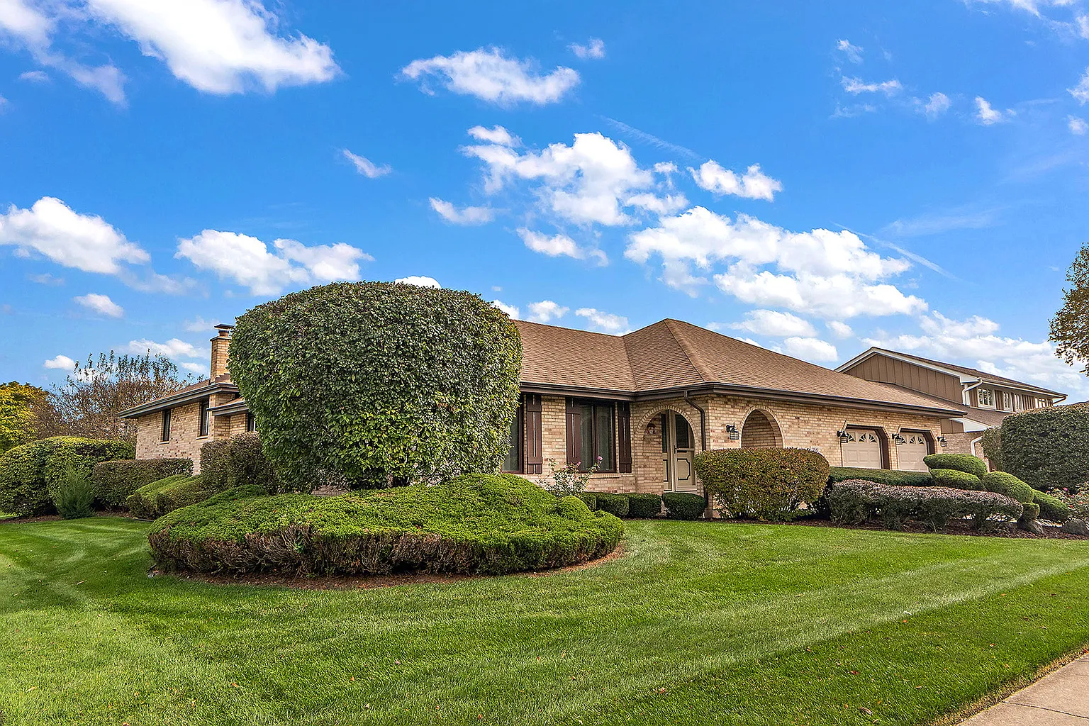 13561 Mohawk Ln photo 1