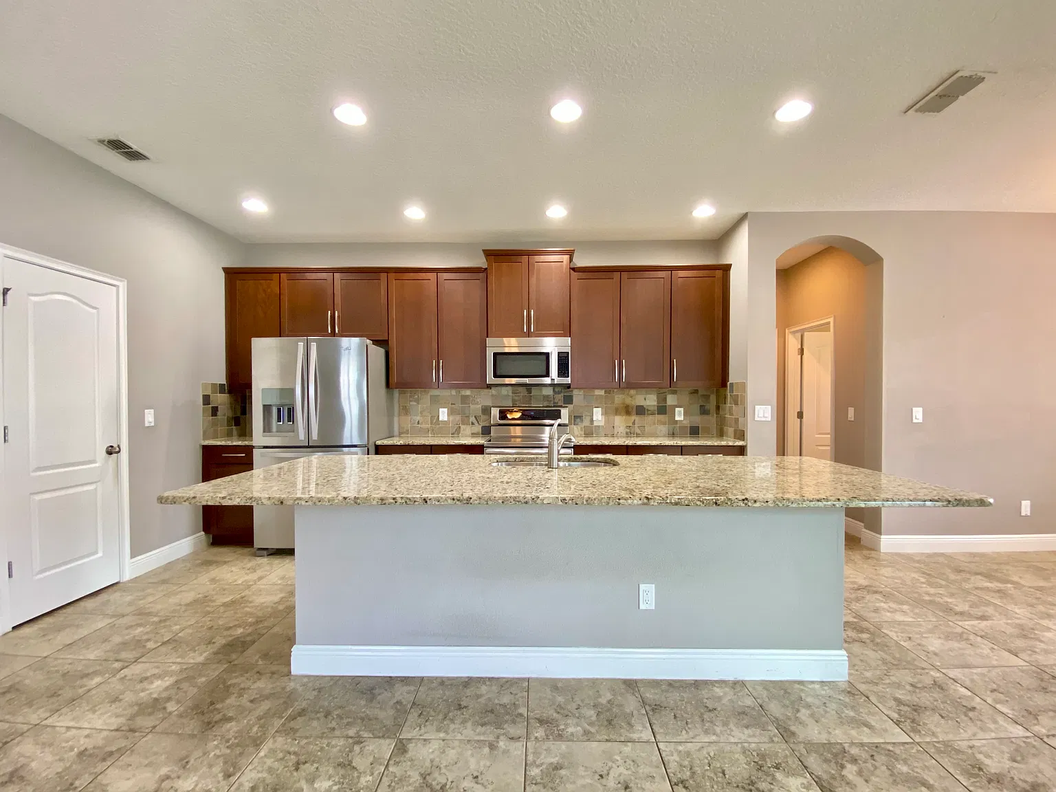3 bed, 2.5 bath, 2214 sqft, $2,950 — Photo 3