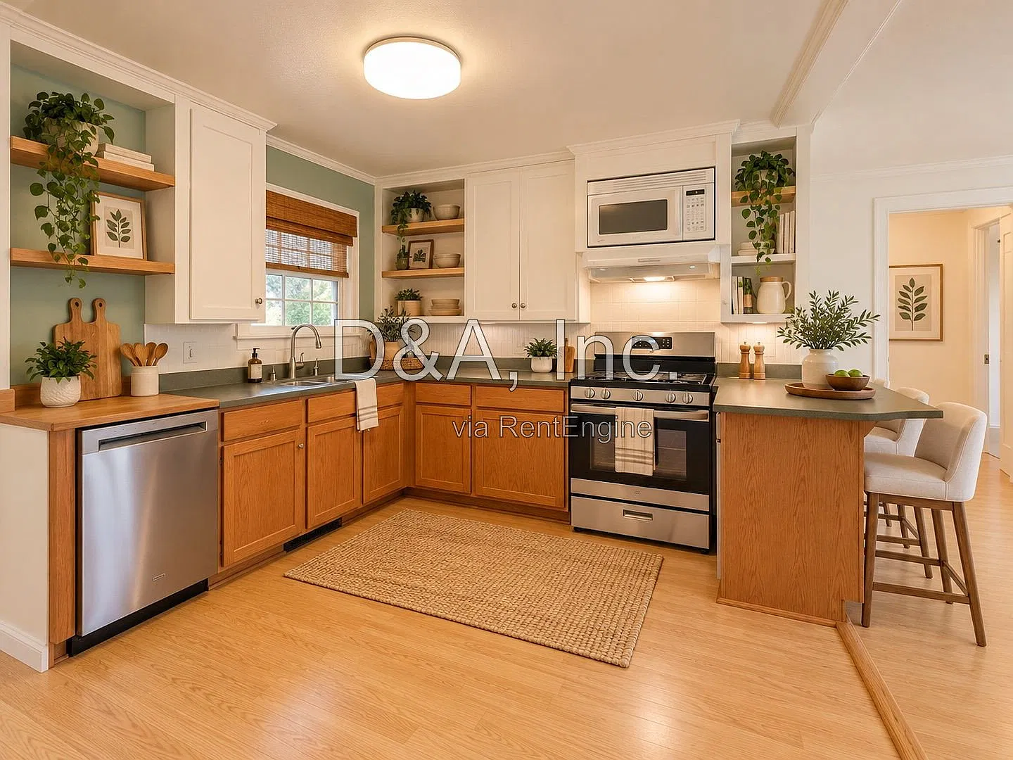 3 bed, 1.0 bath, 1424 sqft, $2,495 — Photo 4