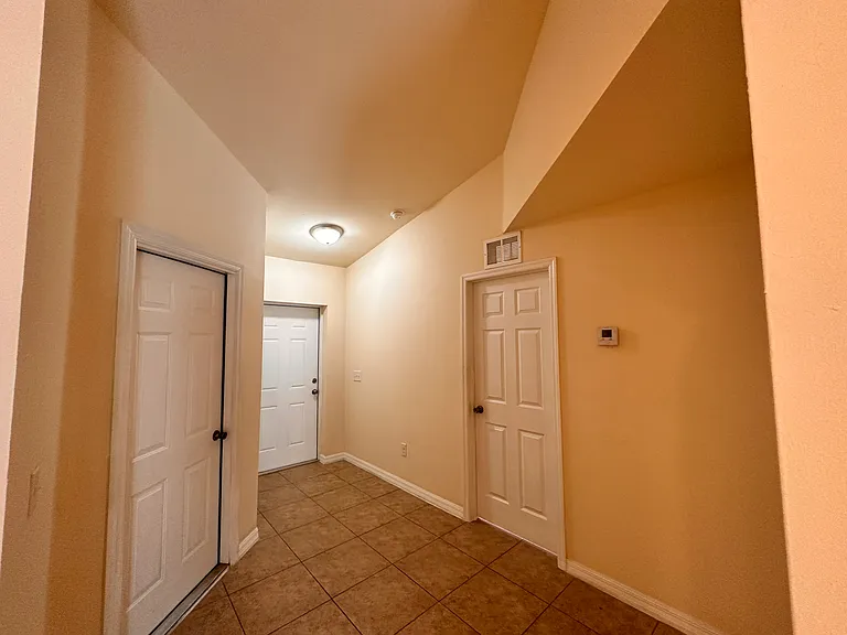146 SW 47th Ter — Photo 7