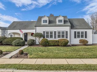 18 Maiden Ln, Toms River, NJ 08753