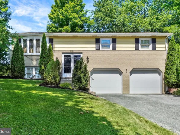 1911 Oakley Dr, York, PA 17408