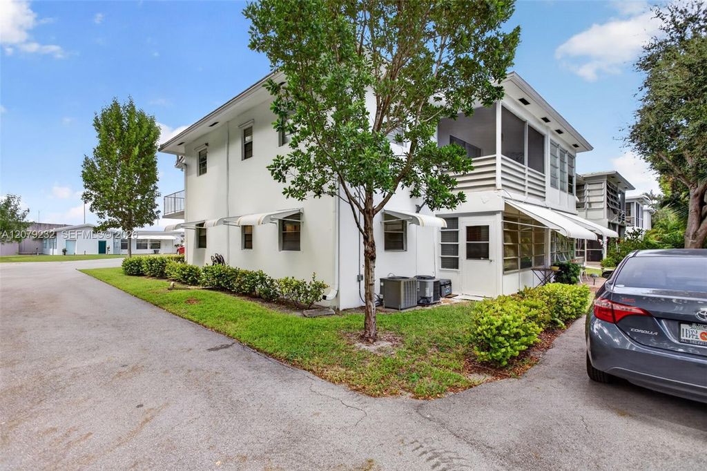 2551 W Golf Blvd APT 101, photo 2