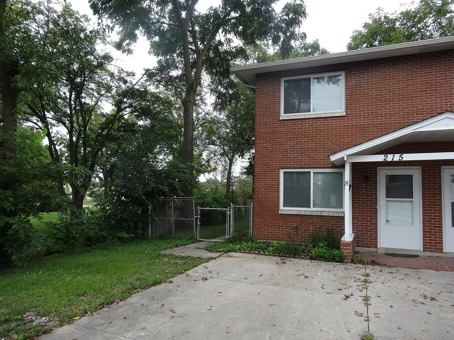 3 bed, 1080 sqft, $1,500 — Photo 2