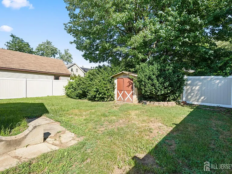 250 Brookside Ave — Photo 23