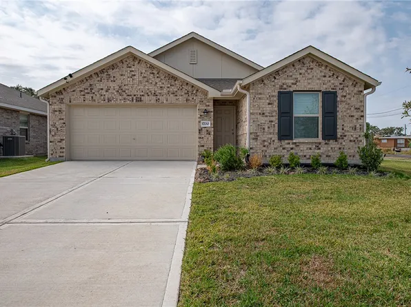 1700 Champions Dr, Navasota, TX 77868