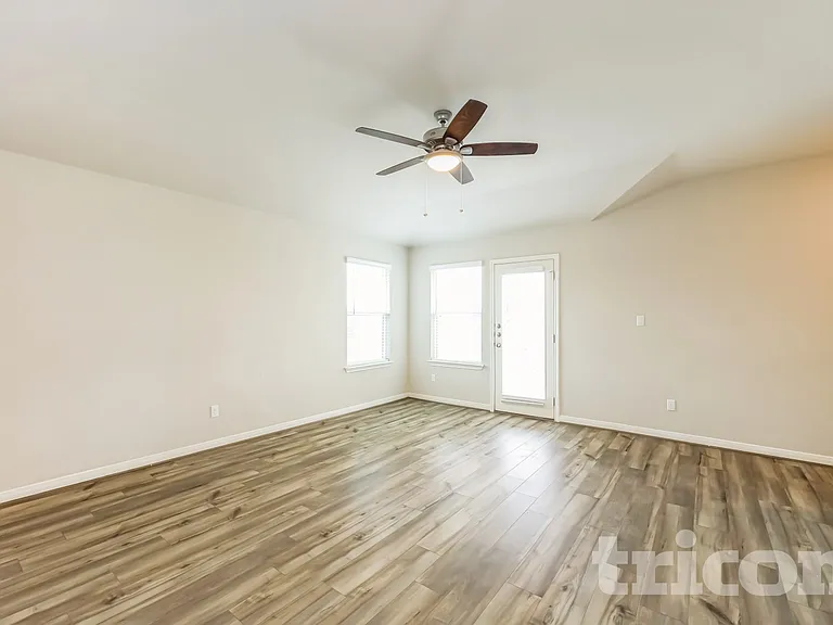 5602 Luna Pass — Photo 2