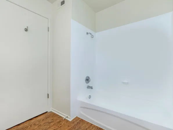 Pine Tree Village, 6840 N Maple Ave #Fd574dcd2, Fresno, CA 93710