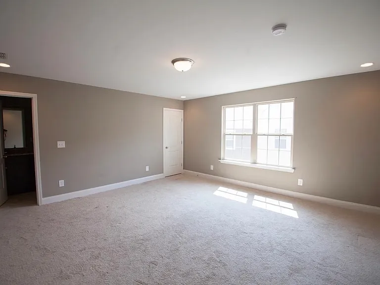 527 Vintage Green Ln — Photo 5