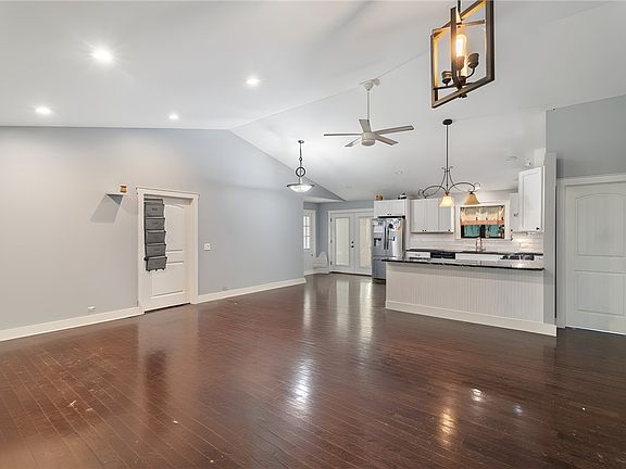 4th image of 4021 Cold Springs Rd
