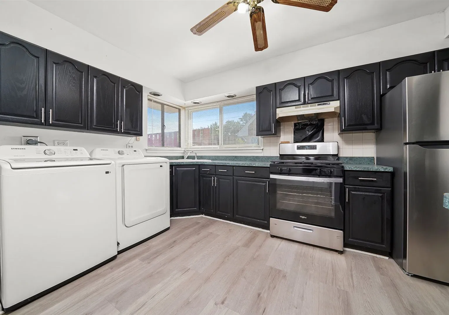Charming 4BR House in Lansing — Photo 4