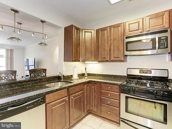 5th image of 38 Maryland Ave Unit 325