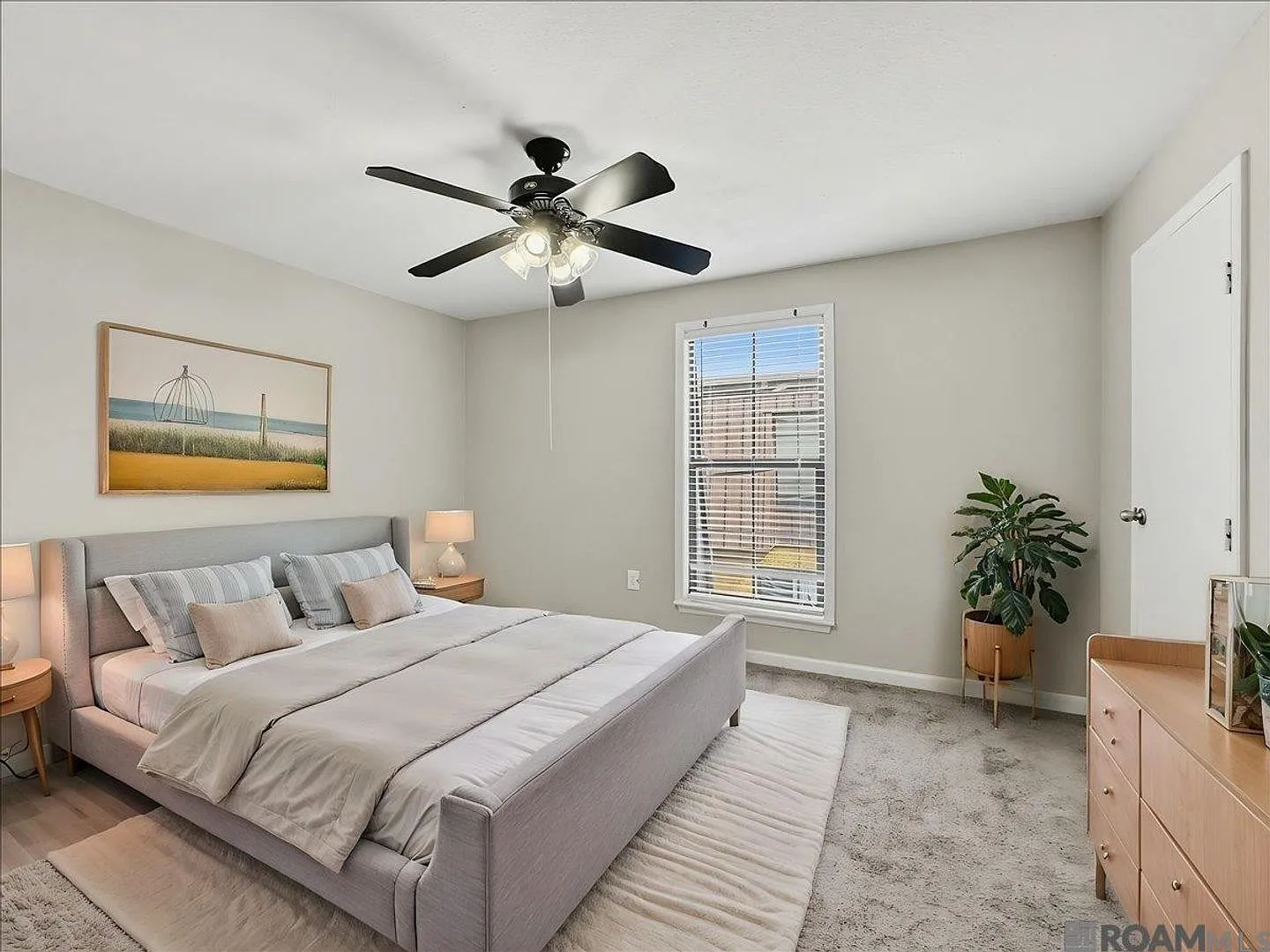 2 bedroom Condo Located in a Gated Community — Photo 4