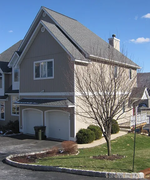 40 Corbin Hill Rd — Photo 2