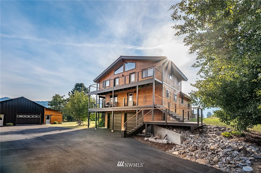 10375 North Road photo 1