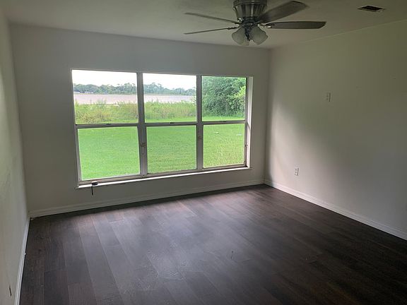 4th image of 2934 Avenue G NW