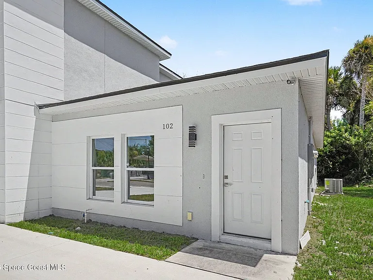 19 Travis St #102 — Photo 2