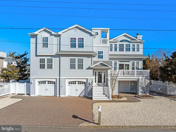 9 W Sumner Ave, Brant Beach, NJ 08008