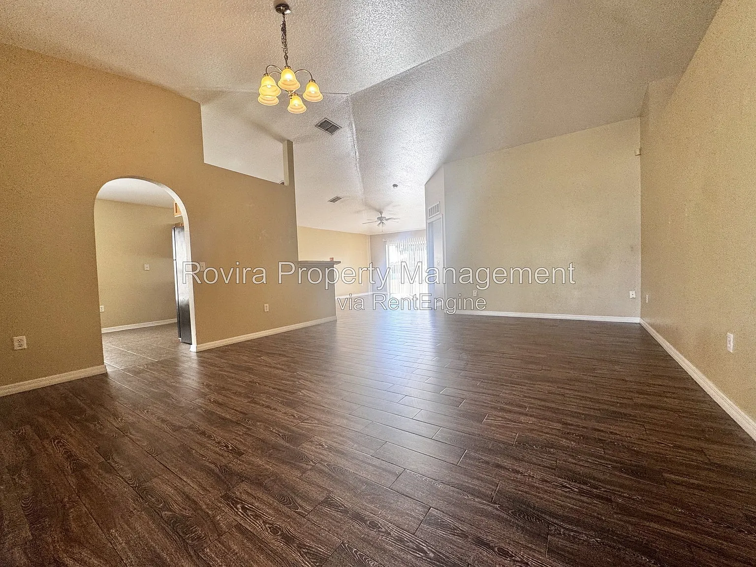 3 bed, 2.0 bath, 1632 sqft, $1,895 — Photo 2