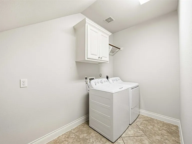 27707 Lodgemist Ct — Photo 36