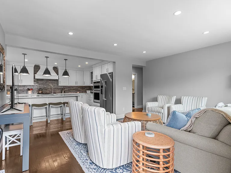 18 Sylvan Ter — Photo 16